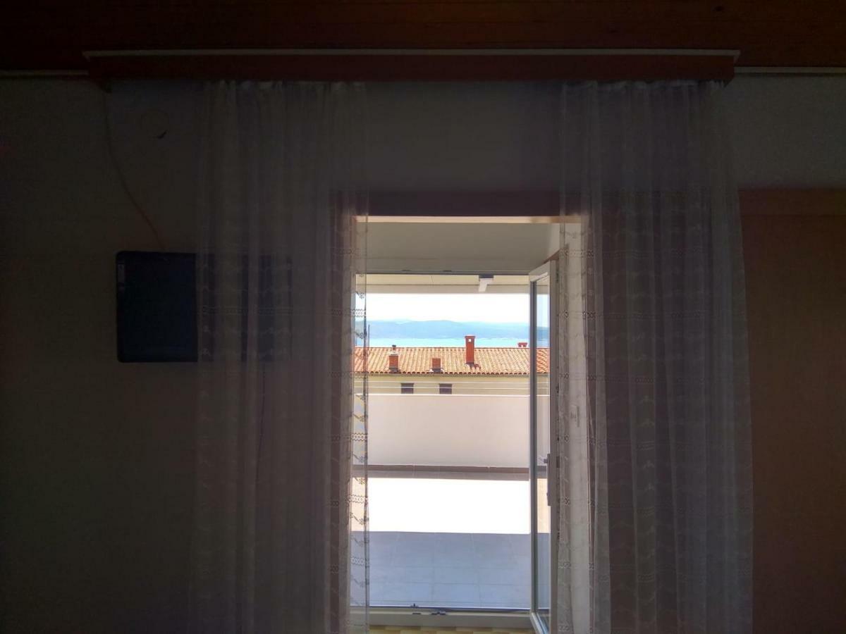 Apartment Captain's House Baska Voda