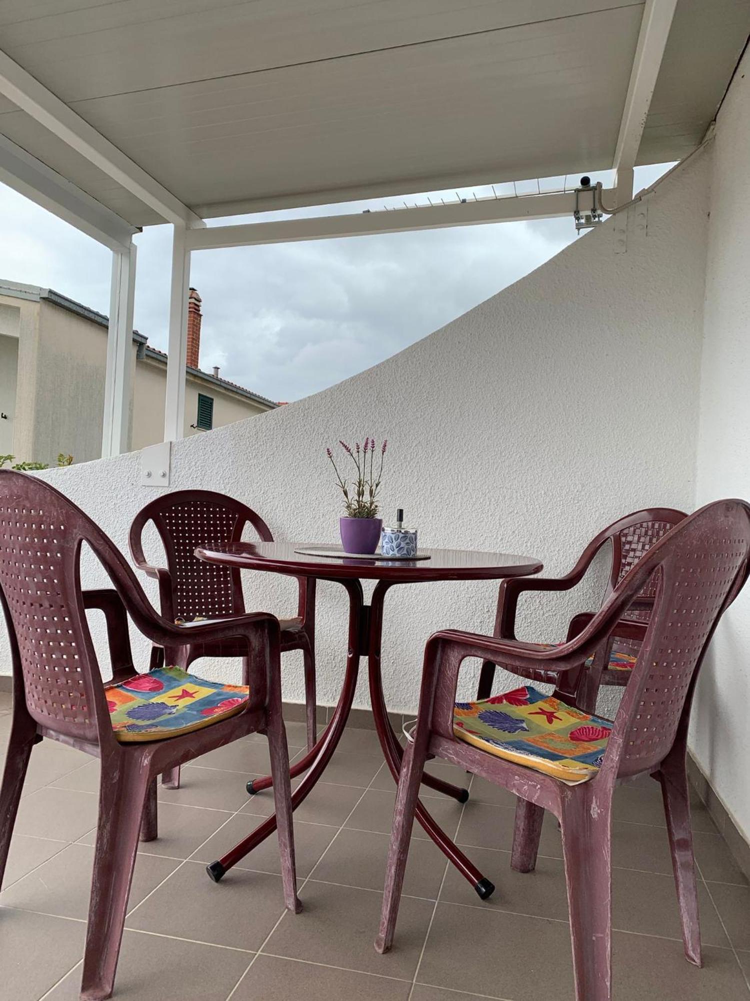 Apartment Captain's House Baska Voda